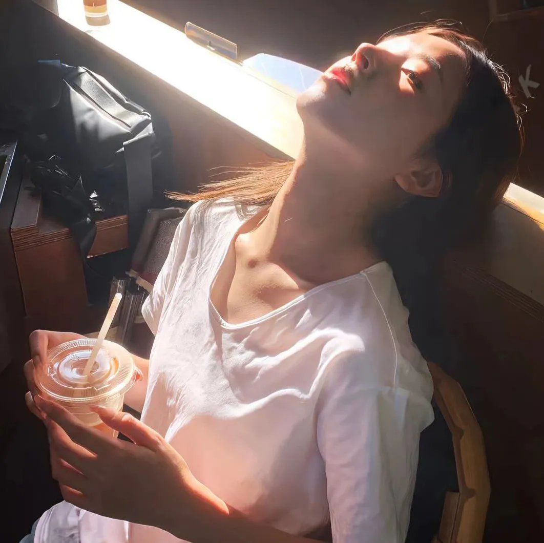 飞上枝头变乌鸦